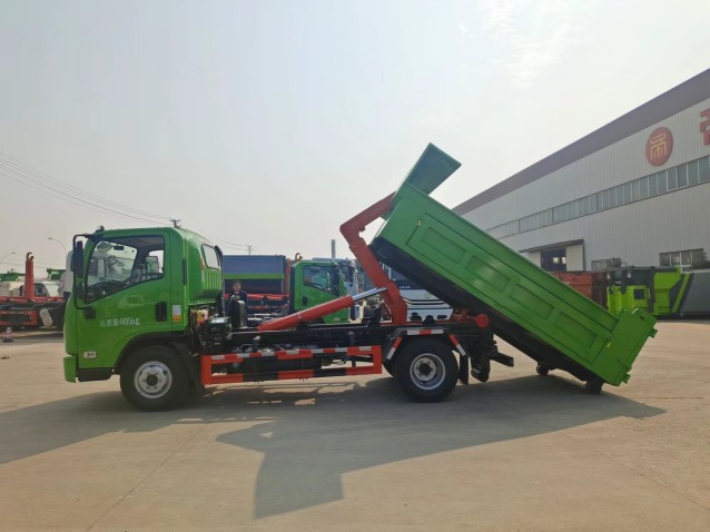 東風(fēng)柳汽L2車(chē)廂可卸式垃圾車(chē)